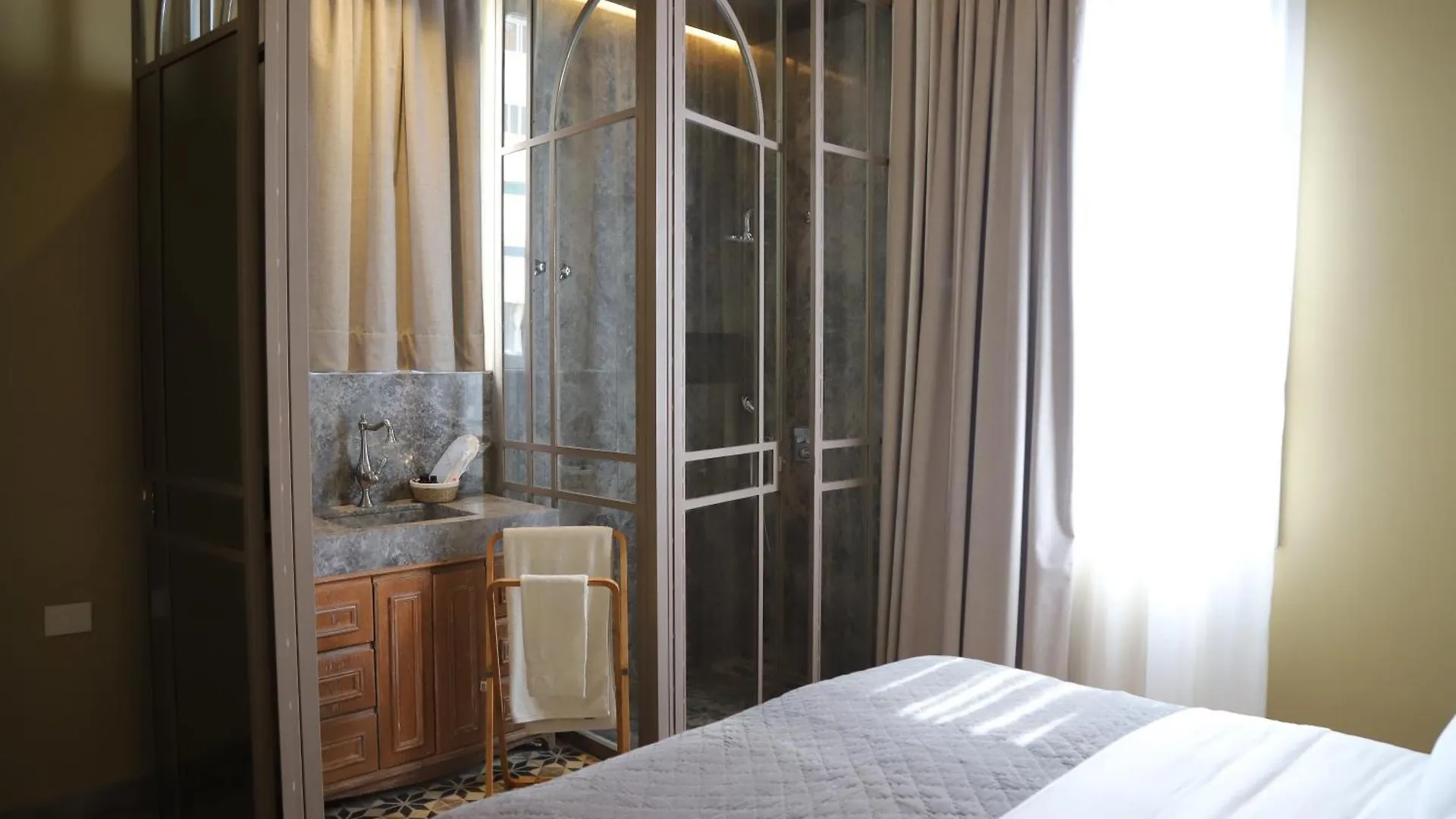 Hotel Lost Gemmayzeh Beirut 3*,  Libanon
